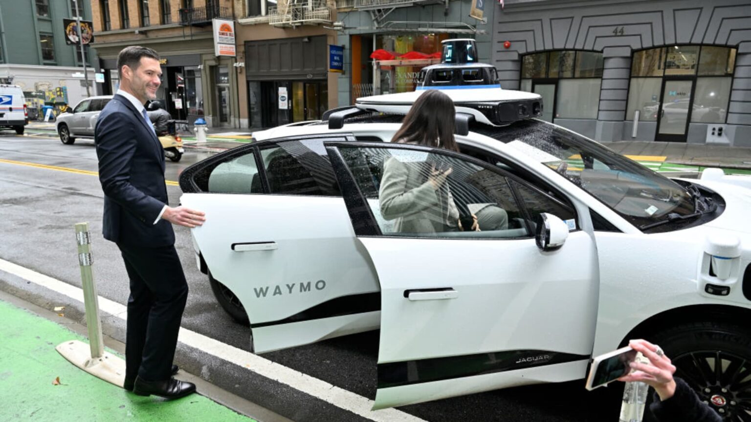 Robotaxis in 2025: Waymo Expansion
